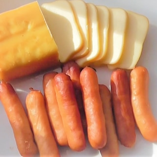 燻製器で超簡単！チーズとソーセージの燻製